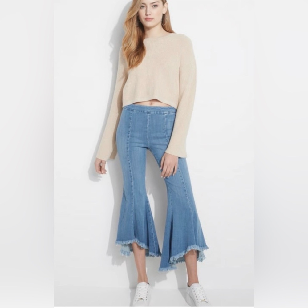 GUESS Sofia 1981 Light Wash Frayed Ankle Flare Jeans Size 30 - Picture 2 of 14